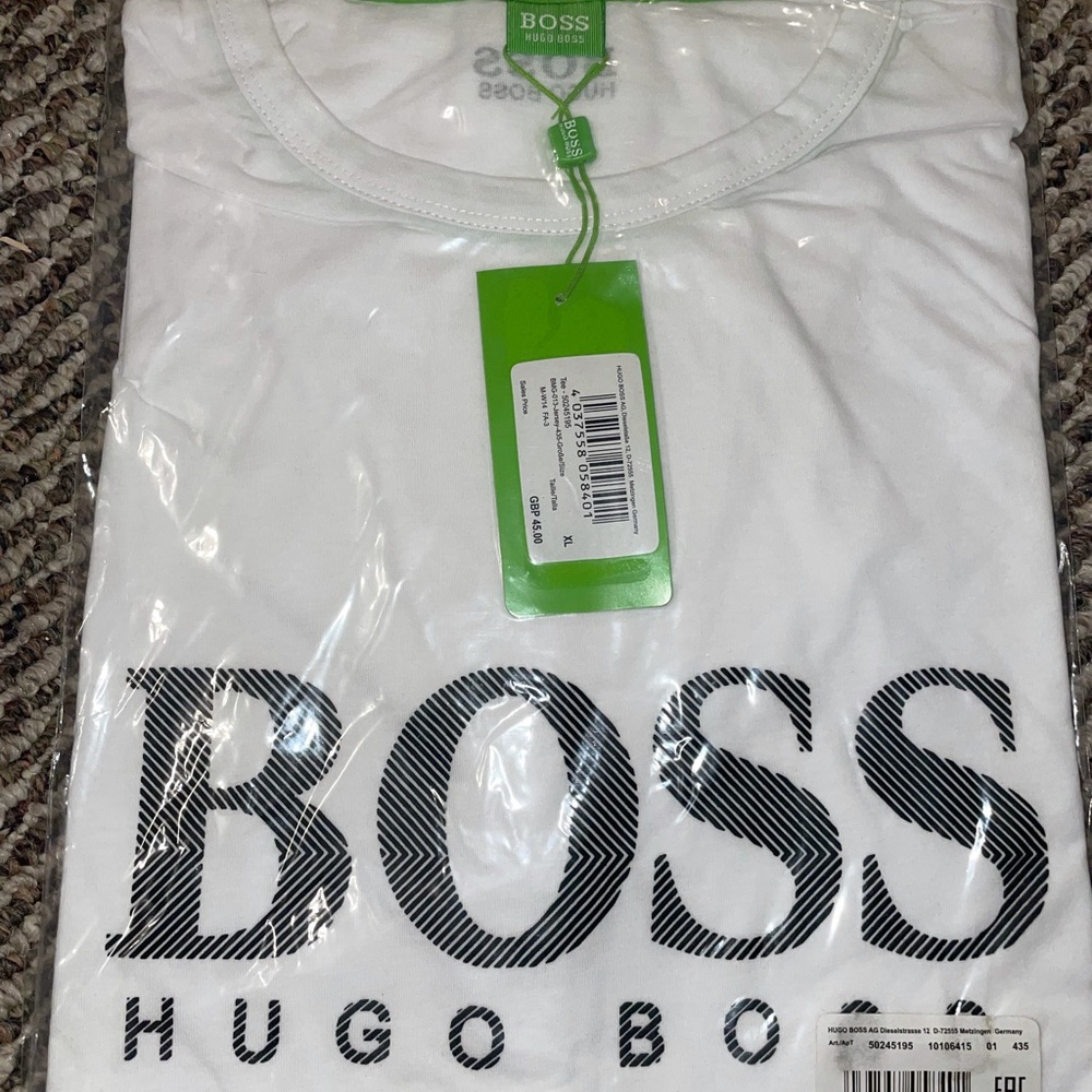 White hugo boss big logo tshirt